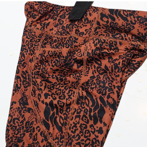 Bebe Mocha Animal Print Logo Activewear Capri Fashion Leggings ~ size Large - Picture 4 of 8
